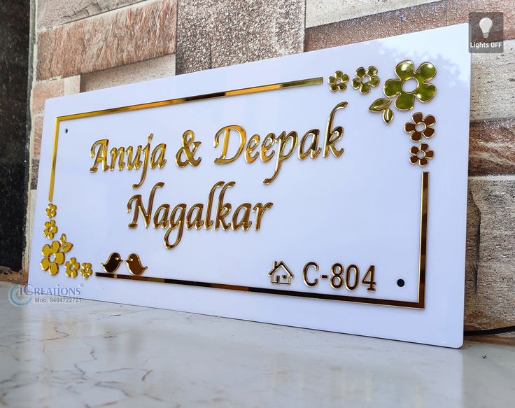 Premium Customizable Acrylic Nameplate – Elegant Gold-on-White Decorative House Sign