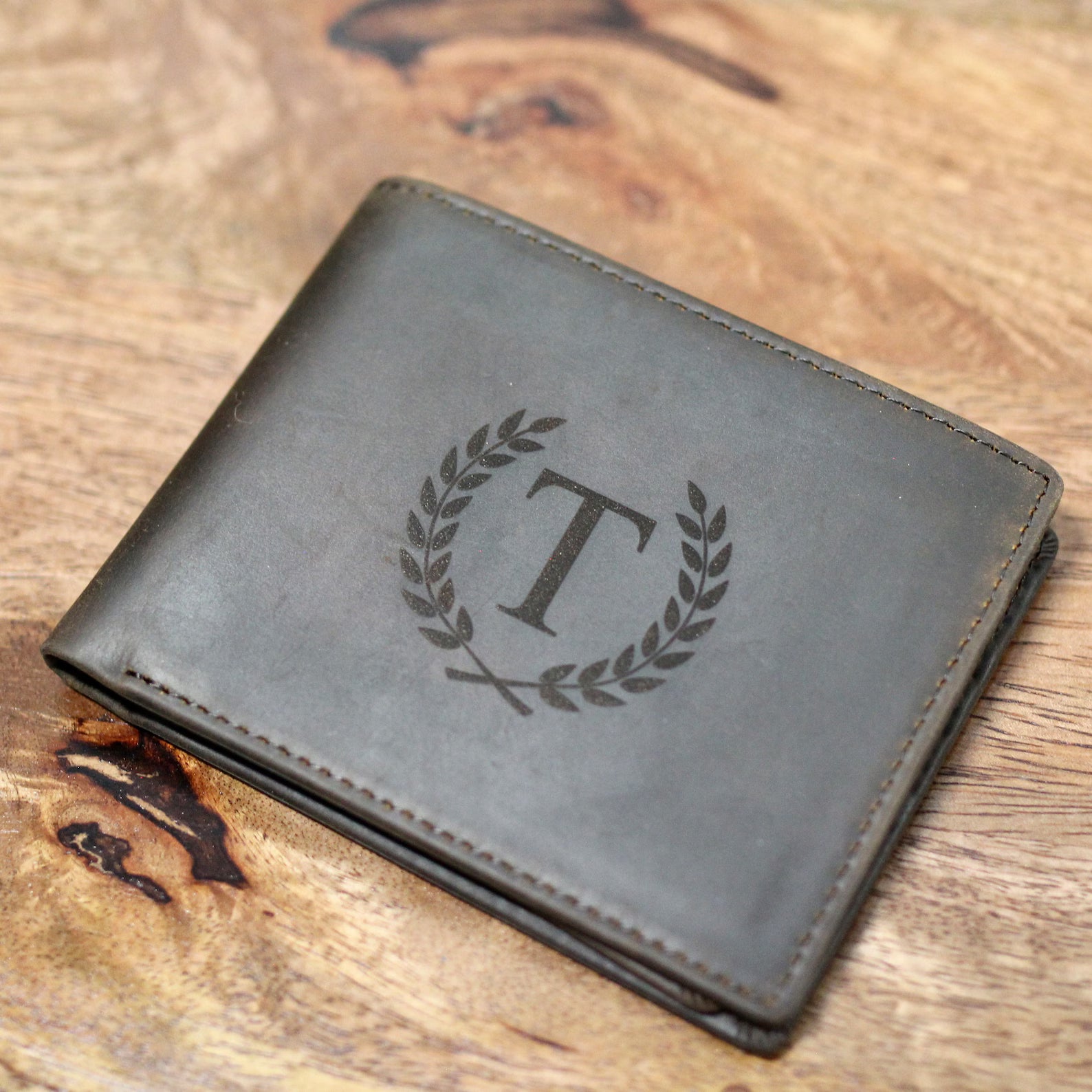 Vintage Personalized Crazy Horse Leather Wallet – Custom Engraved Laurel Wreath Monogram Bifold for Men