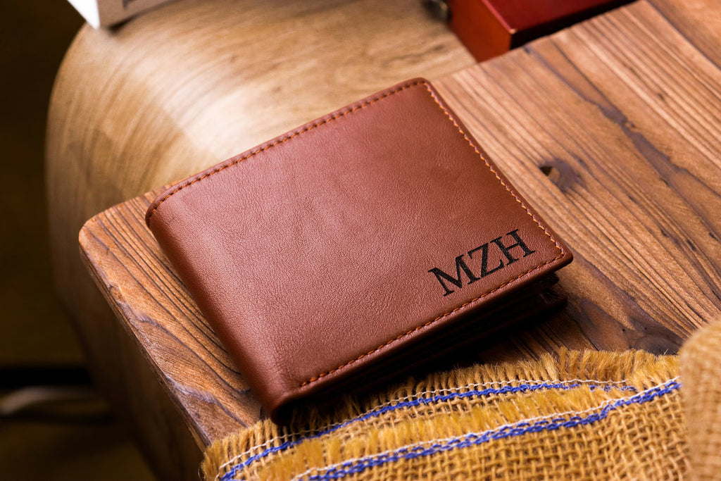 Handcrafted Pebbled Leather Men's Wallet – Custom Engraved Bifold with Contrast Stitching in Premium Gift Box