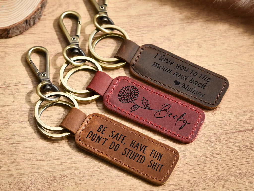 The Heritage Clip:Personalized Full-Grain Leather Lobster Clasp Keychain