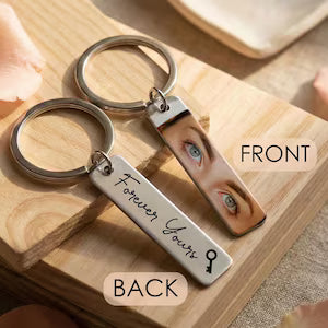 The Soulmate Glance: Personalized Photo Eye & Message Keychain