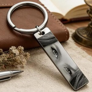 The Soulmate Glance: Personalized Photo Eye & Message Keychain