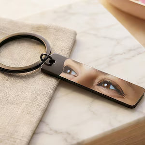 The Soulmate Glance: Personalized Photo Eye & Message Keychain